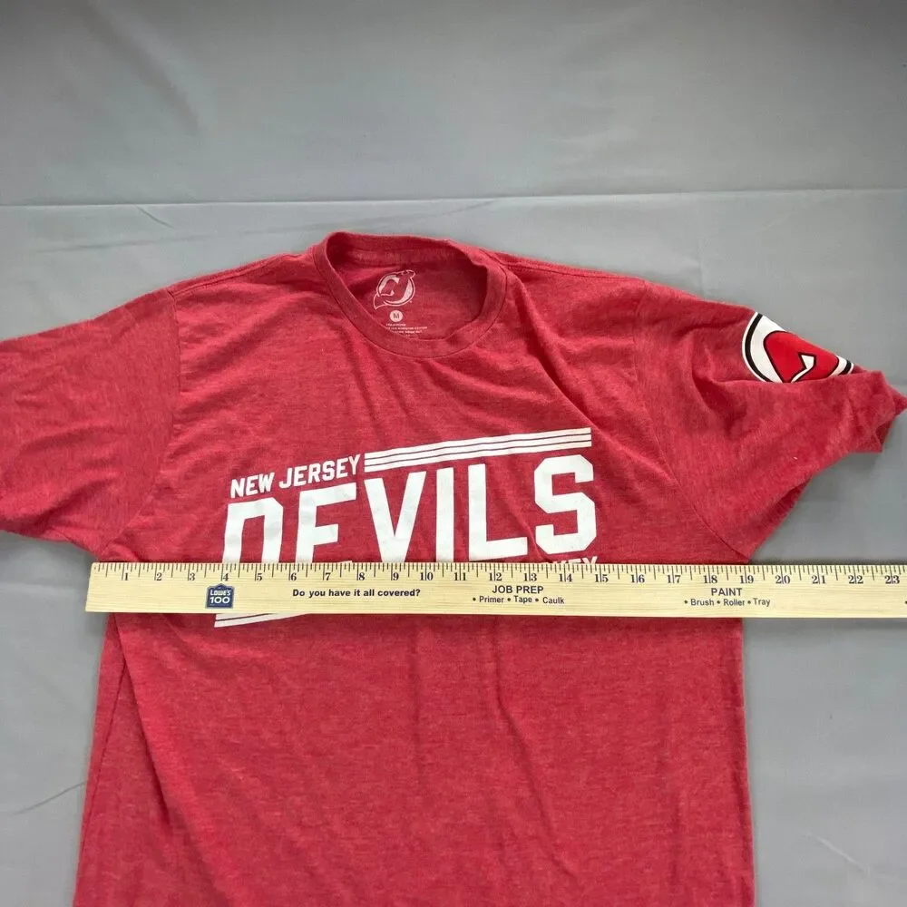 NHL New Jersey Devils T Shirt Mens Medium Red Graphic Sleeve Logo Hockey Tee